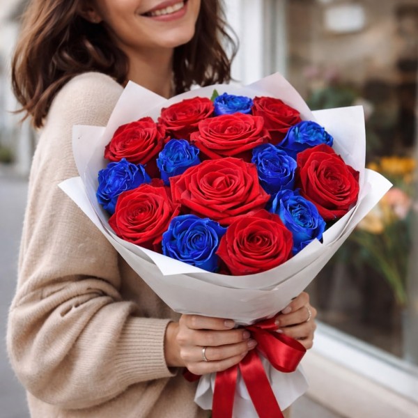 15 сине-красных роз