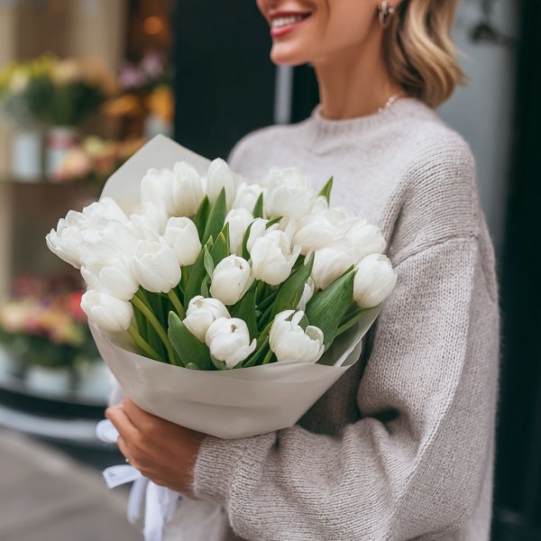 25 белых тюльпанов