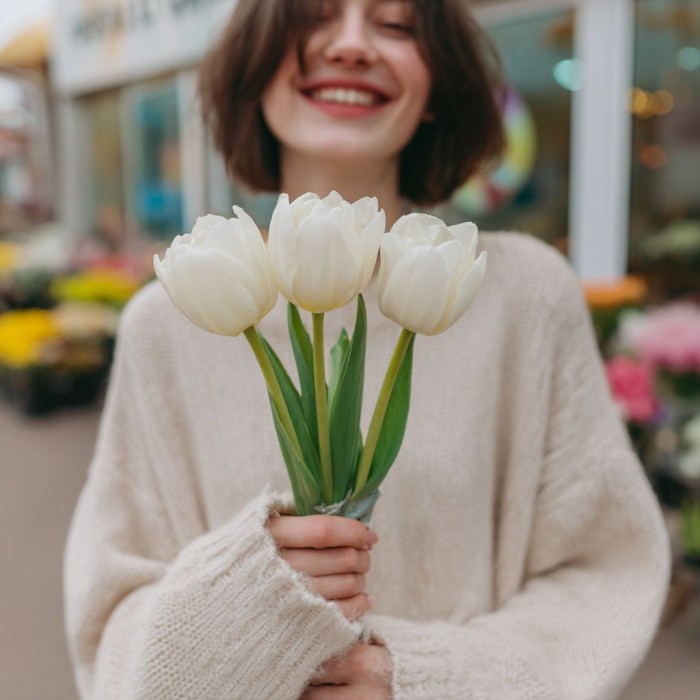 Букет 3 белых тюльпана