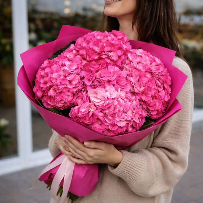 5 розовых гортензий