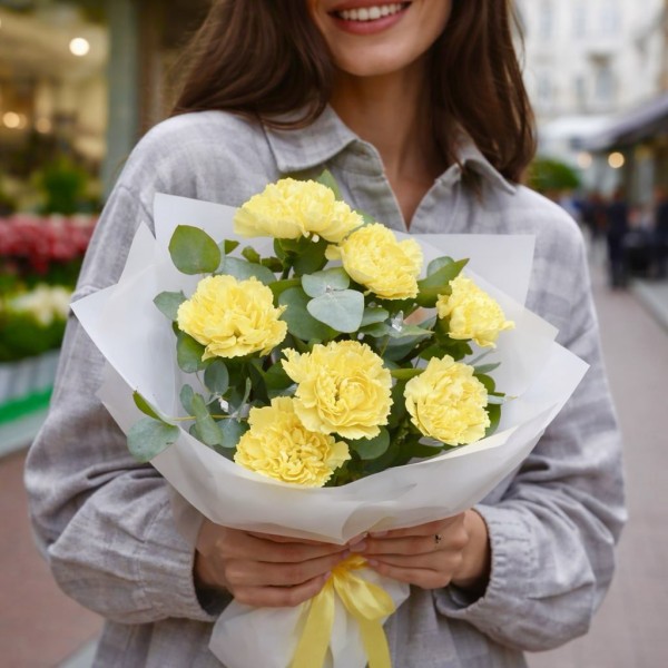 7 желтых гвоздик