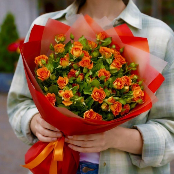 9 оранжевых кустовых роз