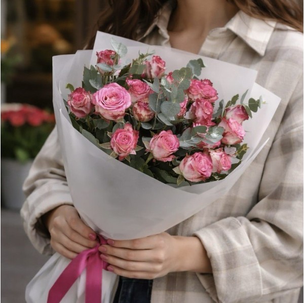 Букет из кустовых роз