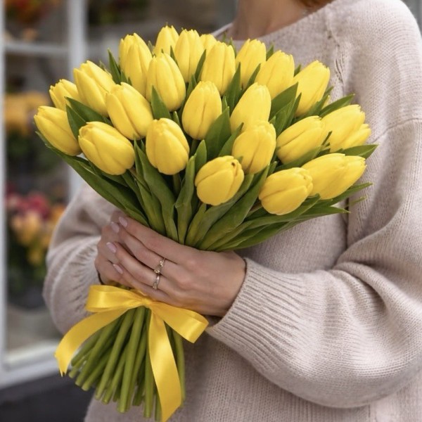 Тюльпан желтый