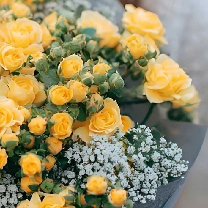 Букет 11 желтых кустовых роз