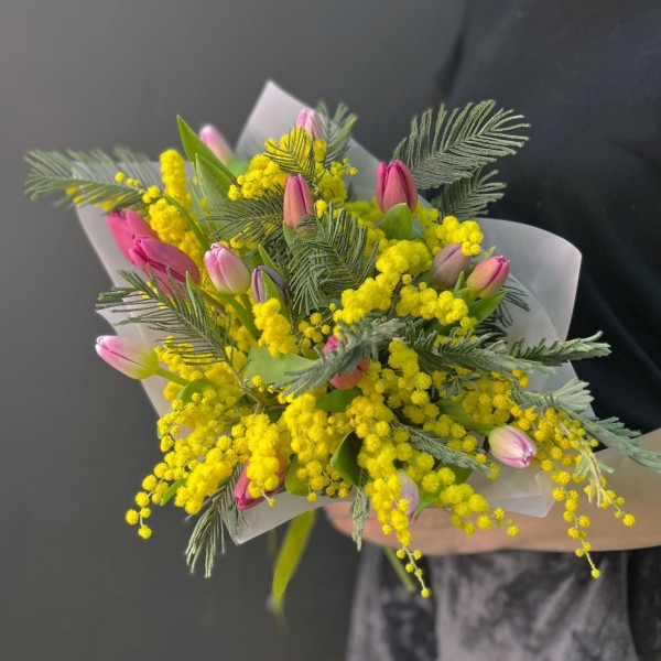 15 тюльпанов с мимозой