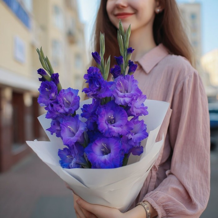 Букет 3 фиолетовых гладиолуса