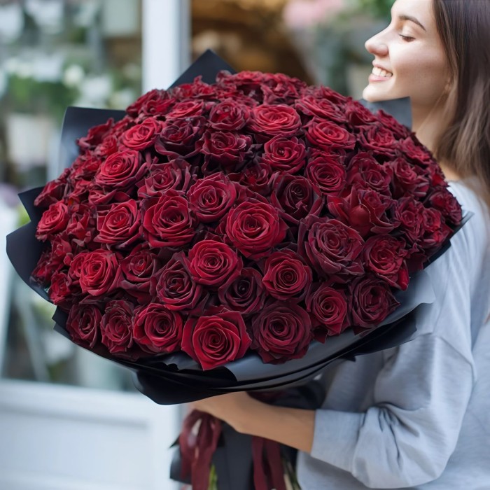Букет 70 бордовых роз