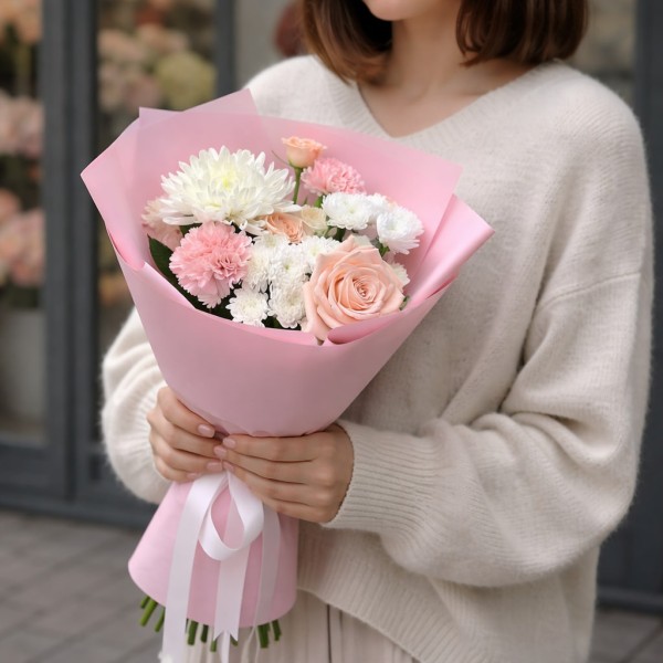 Сборный букет с диантусами и хризантемой